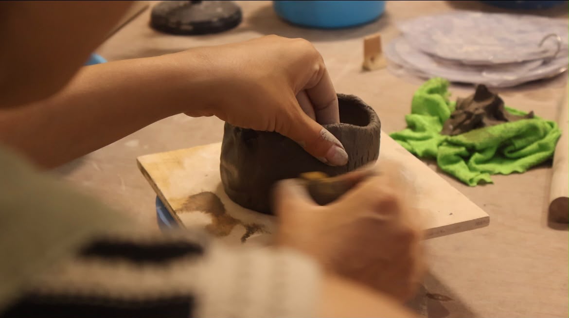 Hand-building pottery experience