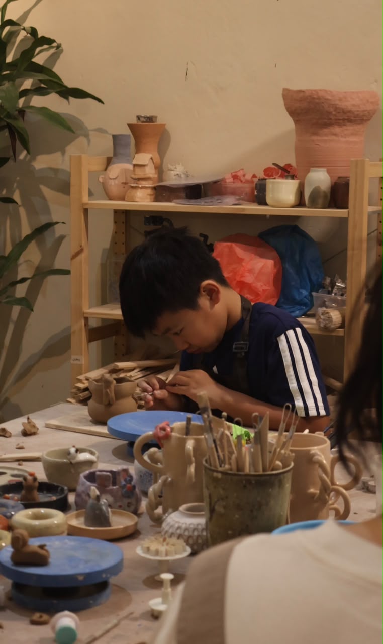 Kid theme pottery experience