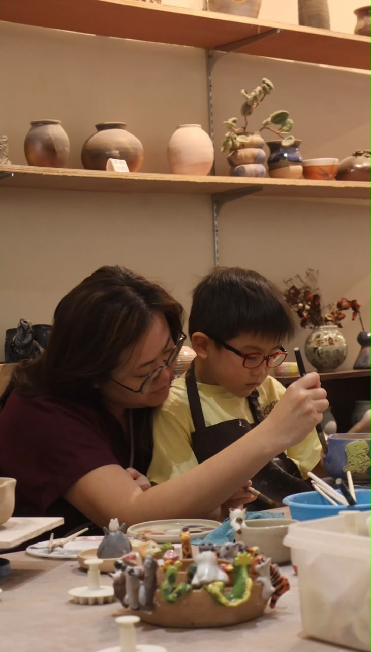 Parent-child pottery experience